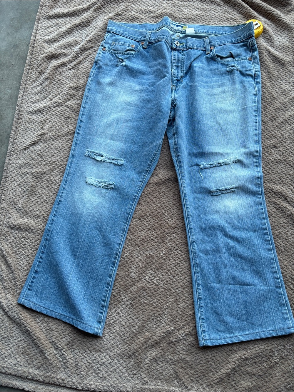 Old Navy Light Blue Distressed Crop Jeans